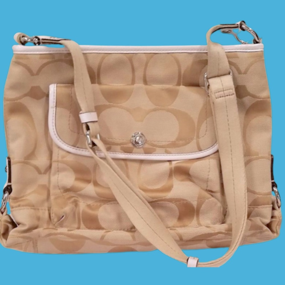 EUC Coach Signature C Kyra Daisy Canvas File Crossbody Bag w/Hang Tag